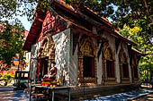 Chiang Mai - The Wat Phra Singh temple. Pavillonh of the reclined Buddha. 